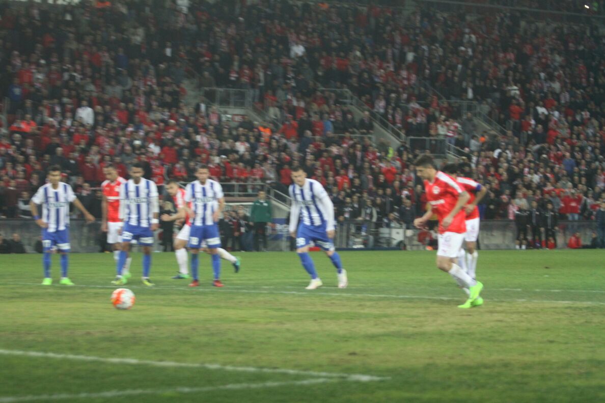 מאור מליקסון מחמיץ פנדל מול אשקלון. עצר באמצע הריצה